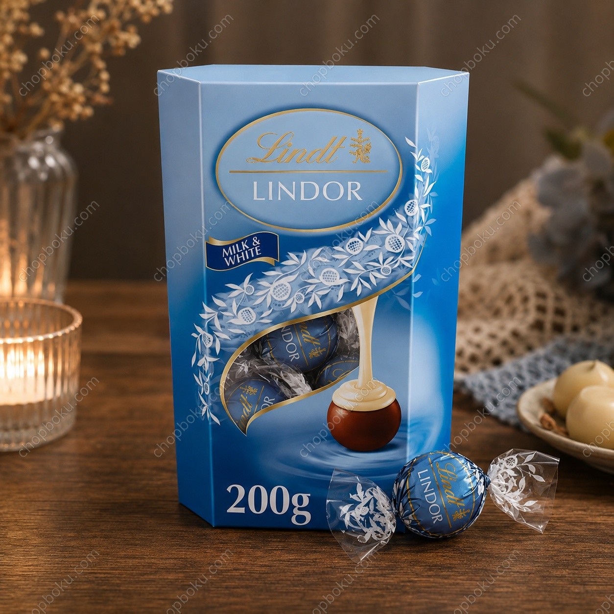Lindt Lindor Milk & White Chocolate Truffles Box 200g